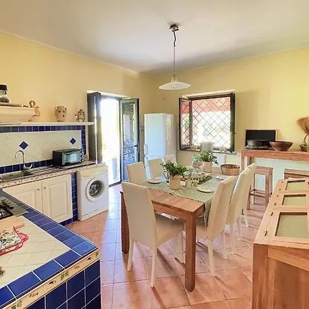 In 8 Ettari Di Campagna, A 20' Dal Mare *