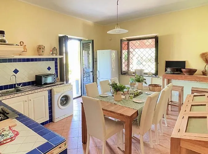 In 8 Ettari Di Campagna, A 20' Dal Mare *